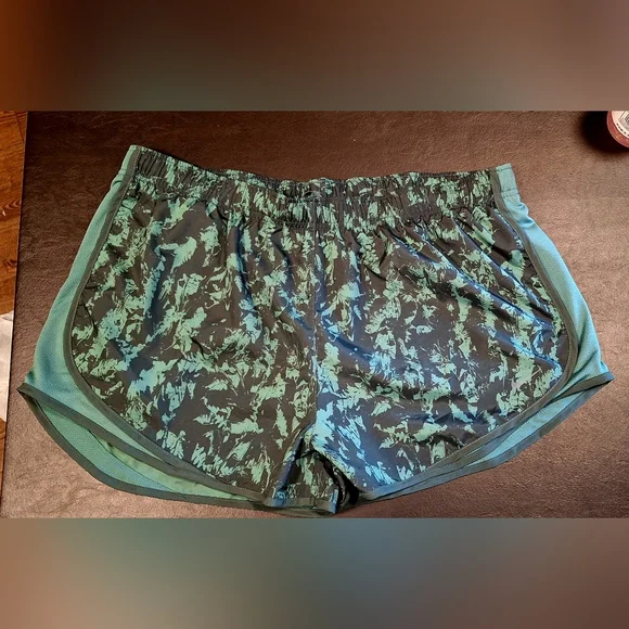 Nike Dri-Fit Shorts NWT ☆Size XXL☆ - Picture 1 of 2